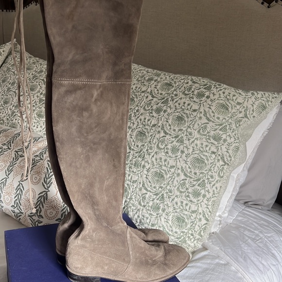 Like new in box Stuart weitzman lowland boots. Worn only twice. - Picture 2 of 9